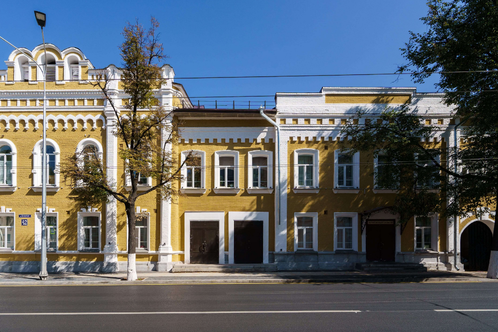 Здание Александровской женской богадельни с родовспомогательным отделением после