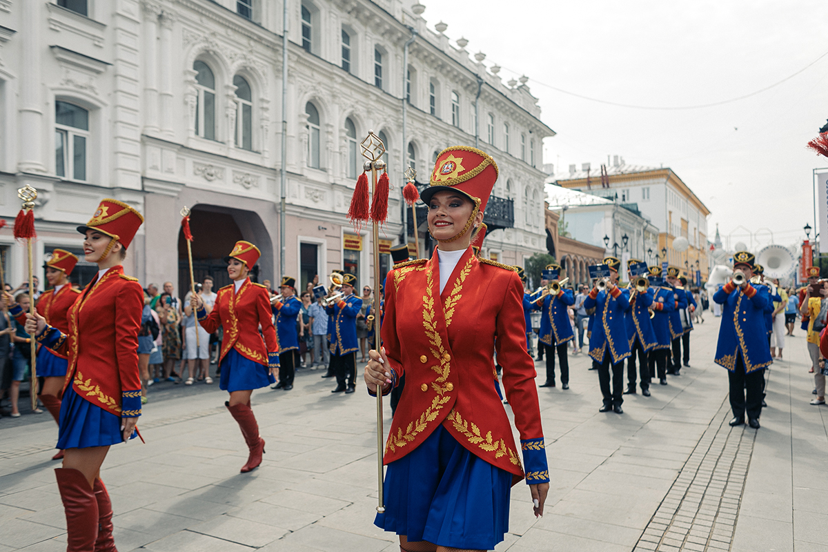 День города великий новгород 2024 год когда. Нижегородский Губернский оркестр. Парад оркестров. Шествие духовых оркестров. Духовой оркестр на параде.